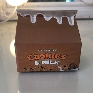 BNIB Glamlite Cookies & Milk Highlighter